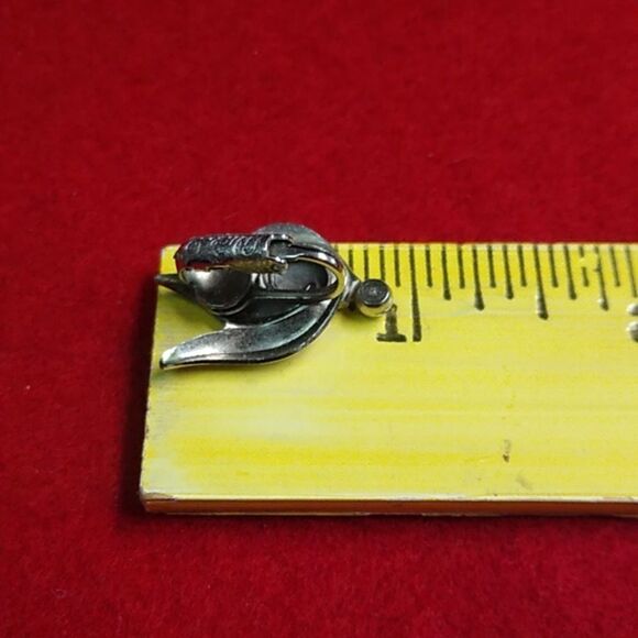 Silver Tone Metal Alice Clip Earrings Cottagecore Grandmacore Granny Chic - Picture 4 of 6